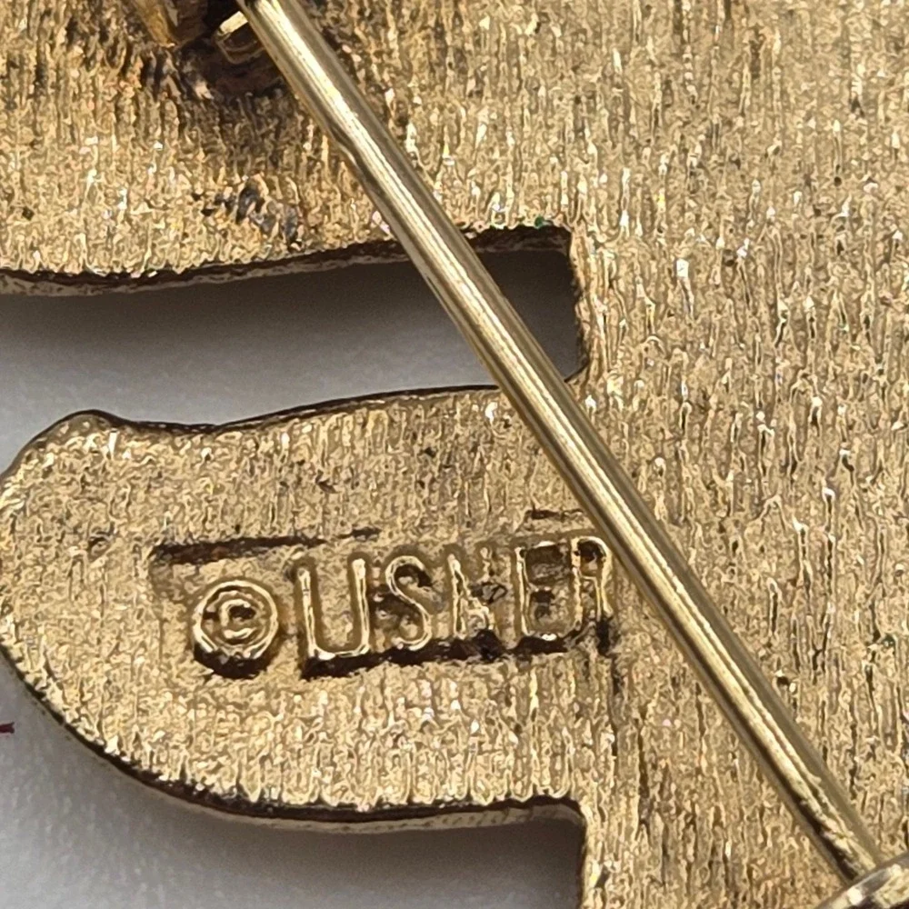 Lisner Brooch Pin Red Gold Tone Initial Letter F Enamel‎ Vintage Accessory